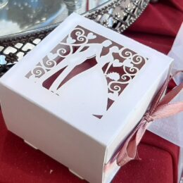 Μπομπονιέρα γάμου γαμπρός-νύφη κουτί